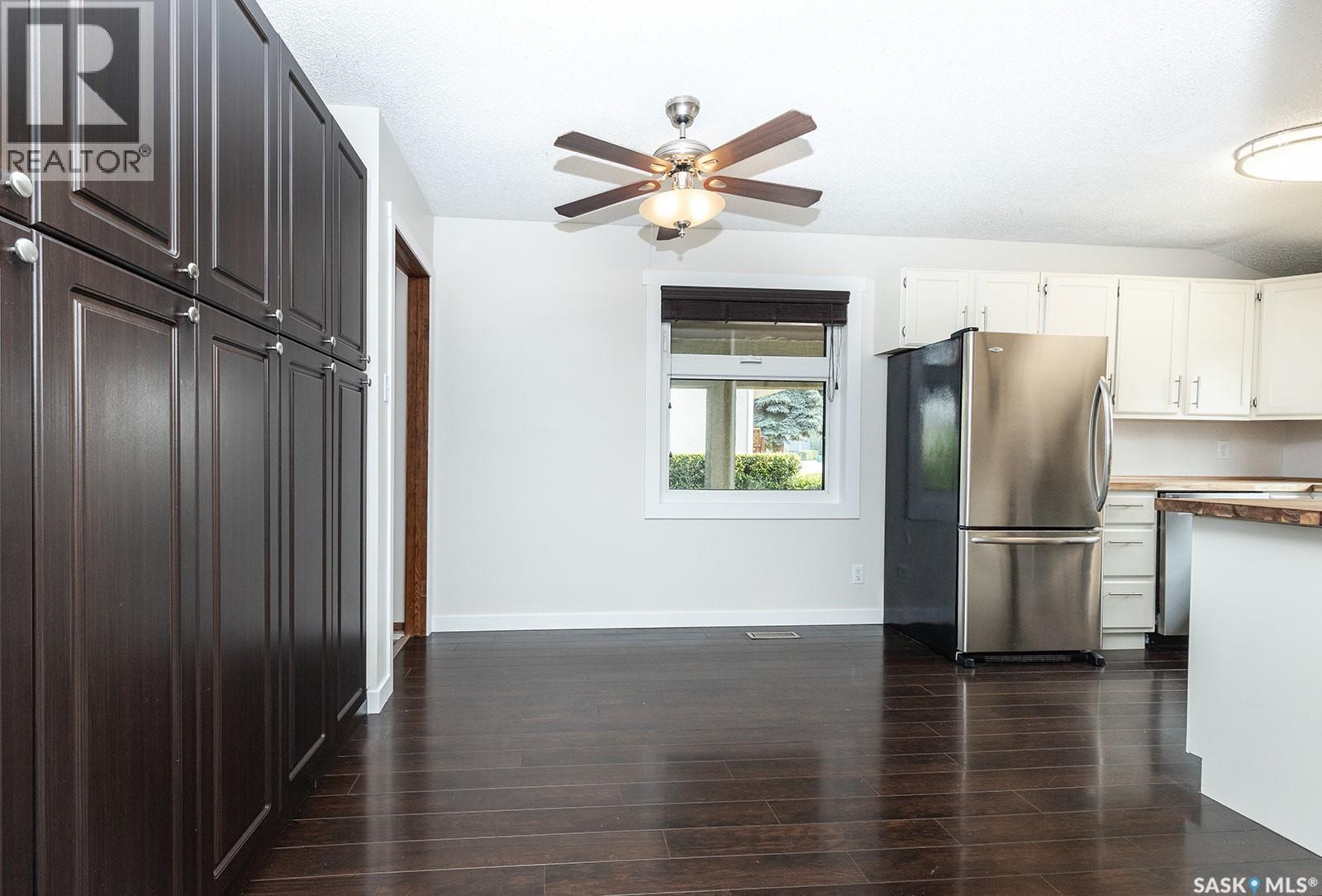 350 Guelph Crescent, Saskatoon, SK - Indoor Photo Showing Kitchen