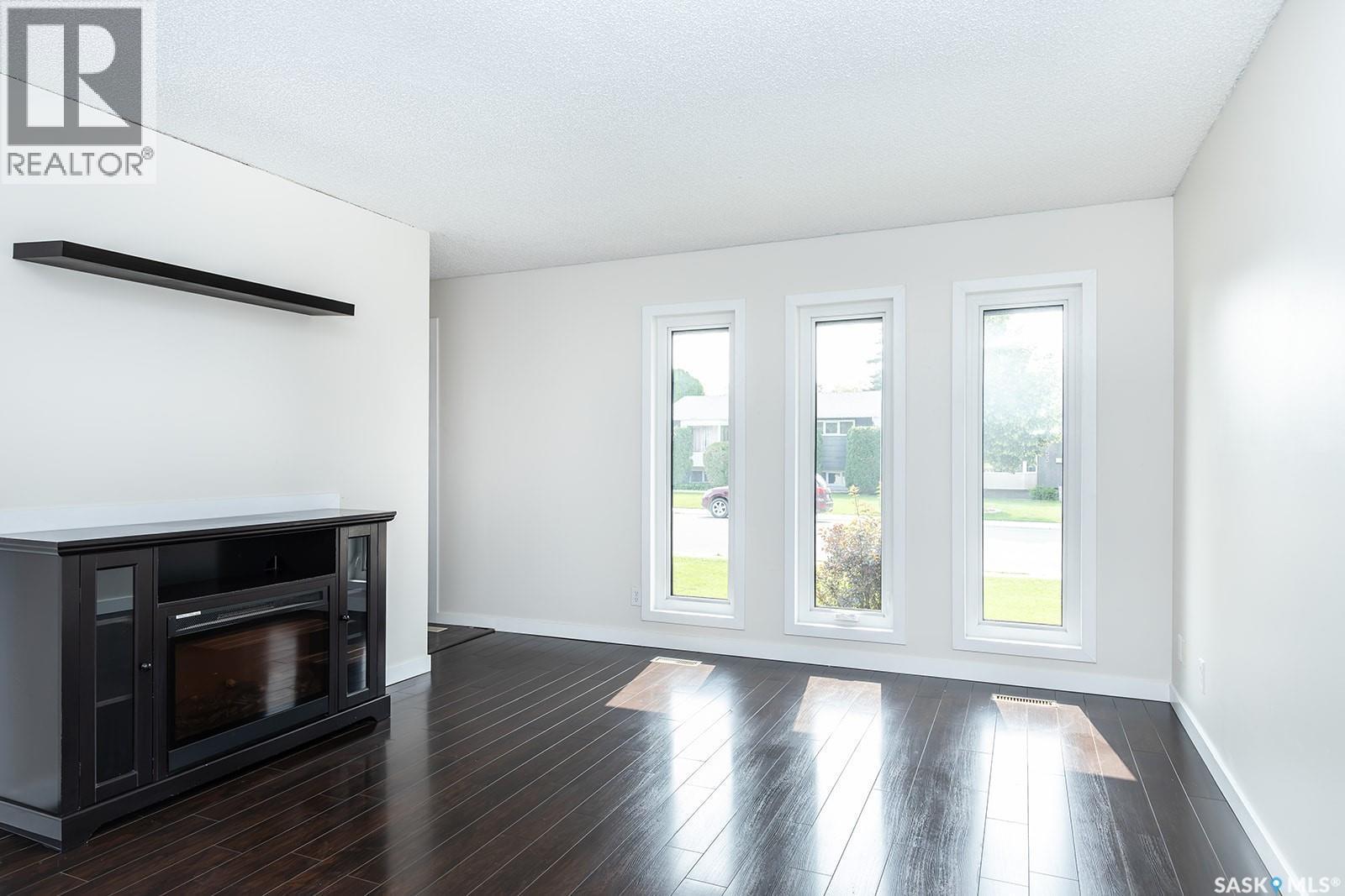 350 Guelph Crescent, Saskatoon, SK - Indoor