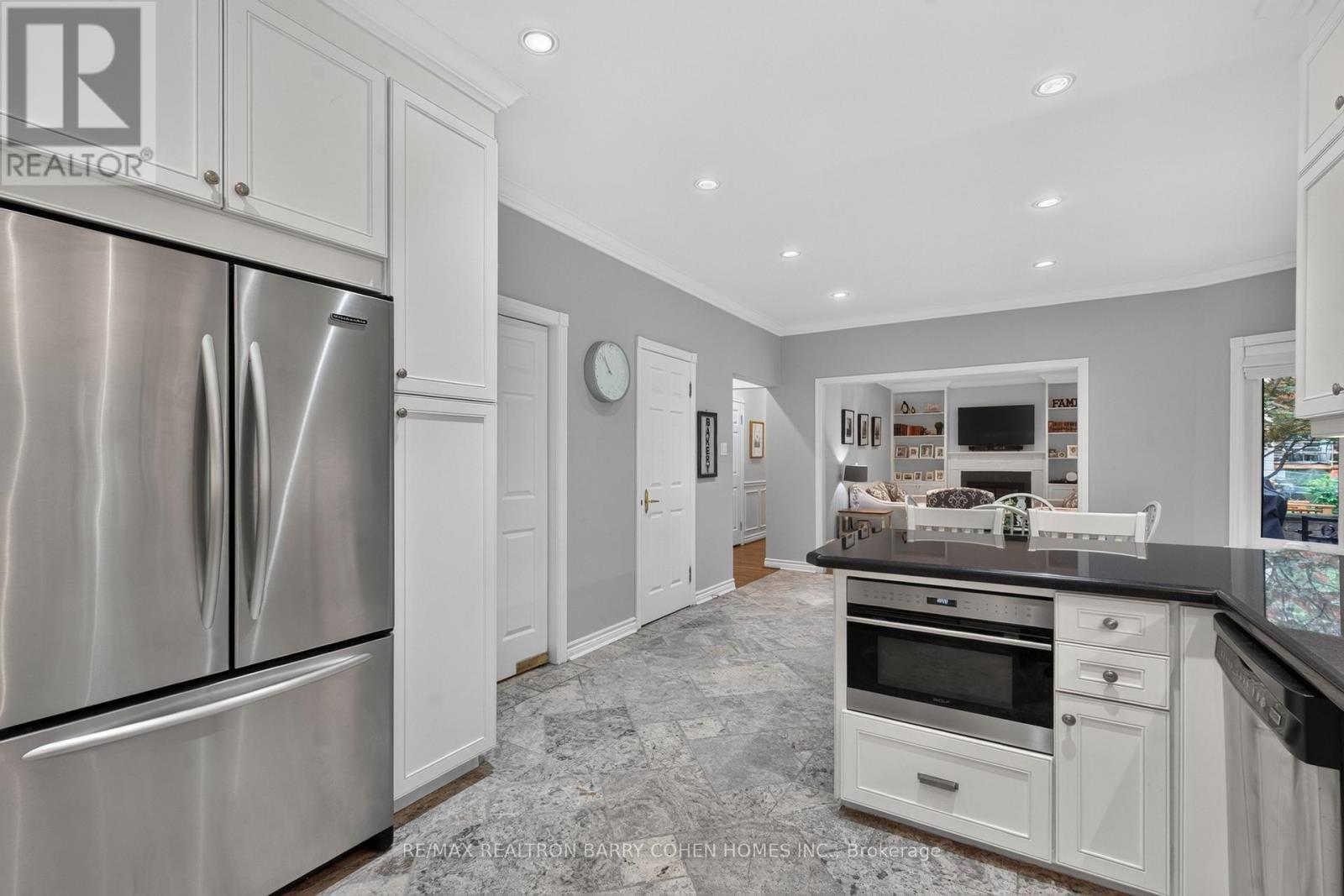 110 Upper Canada Drive, Toronto, ON - Indoor Photo Showing Kitchen