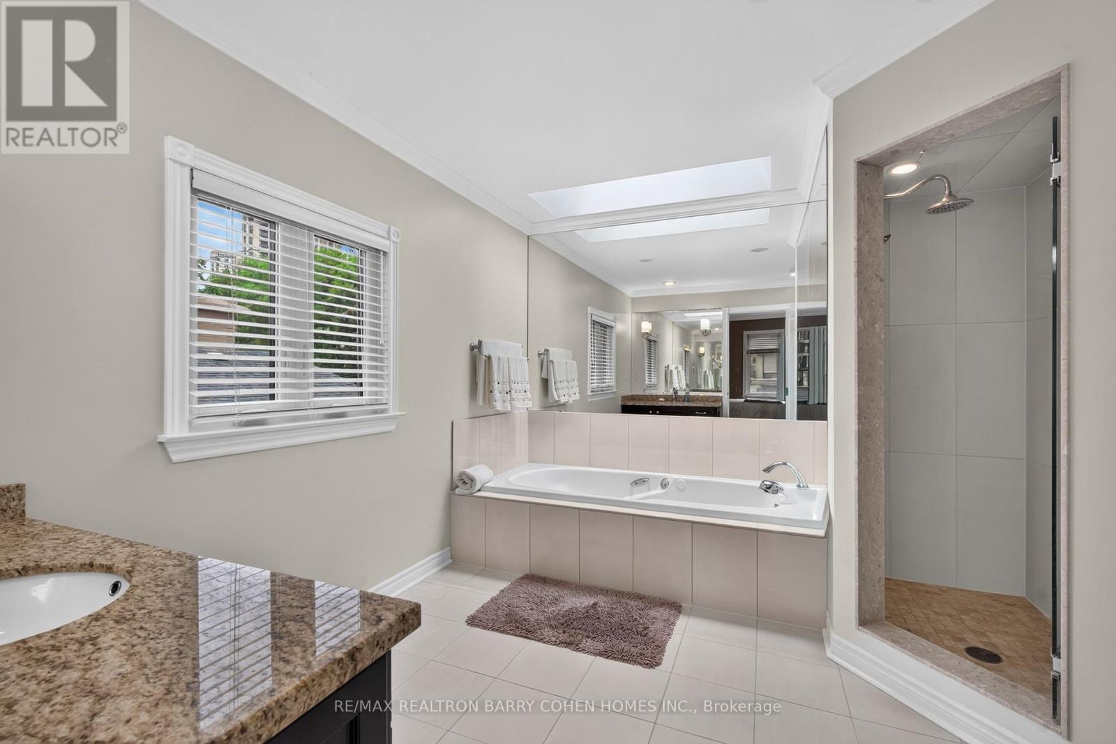 110 Upper Canada Drive, Toronto, ON - Indoor Photo Showing Bathroom