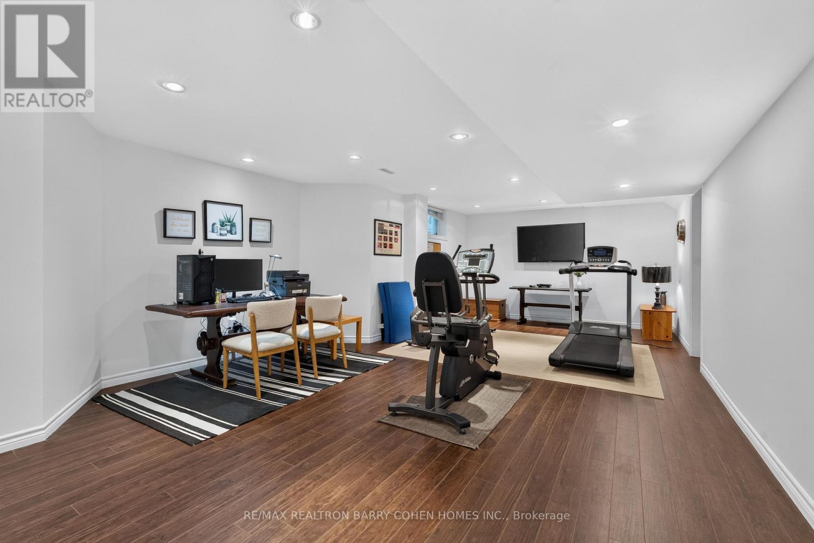 110 Upper Canada Drive, Toronto, ON - Indoor Photo Showing Gym Room