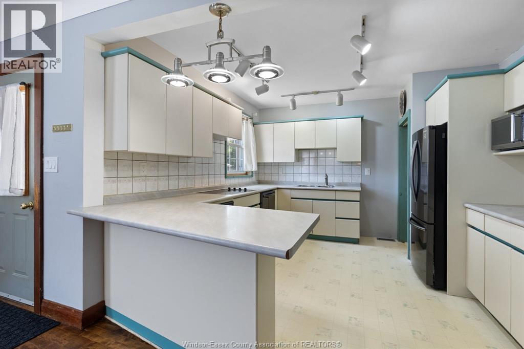 1249 Westcott, Windsor, ON - Indoor Photo Showing Kitchen