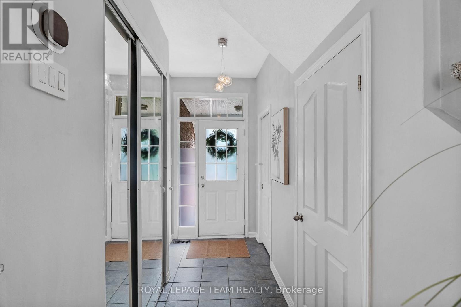 74 Milner Downs Crescent, Ottawa, ON - Indoor Photo Showing Other Room