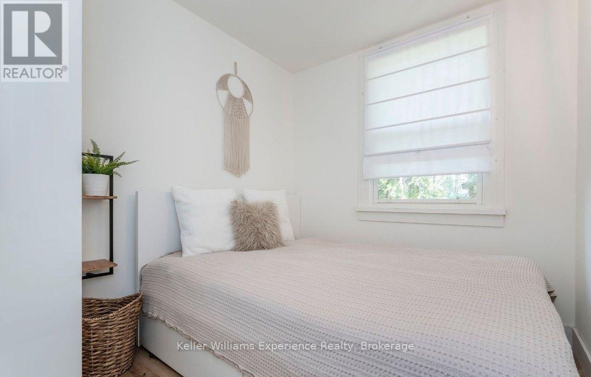 1 Sundown Road, Tiny, ON - Indoor Photo Showing Bedroom