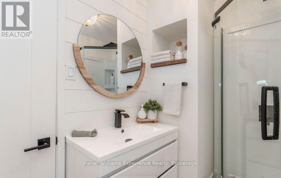 1 Sundown Road, Tiny, ON - Indoor