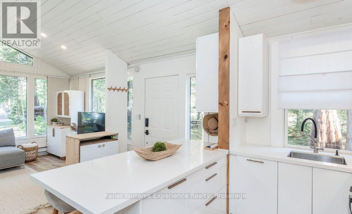 1 Sundown Road, Tiny, ON - Indoor