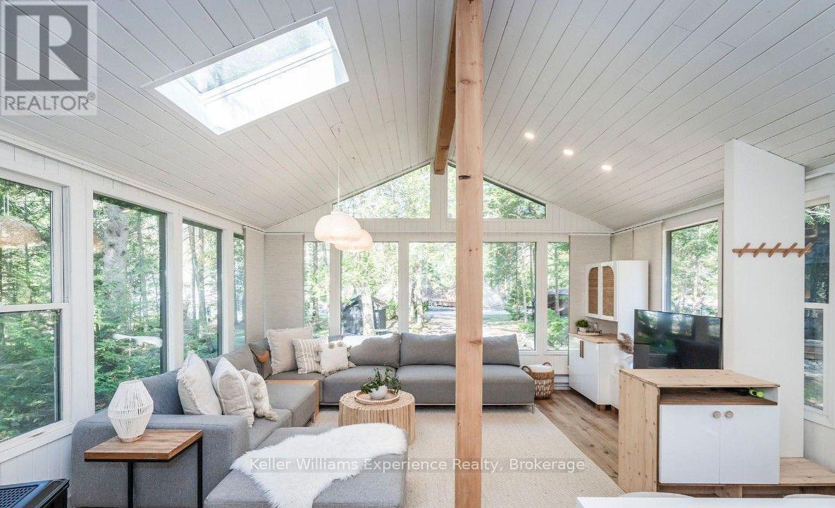 1 Sundown Road, Tiny, ON - Indoor Photo Showing Other Room