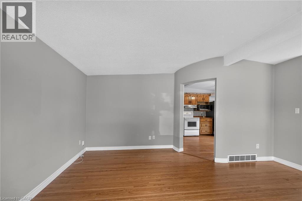 18 Coral Drive, Hamilton, ON - Indoor Photo Showing Other Room