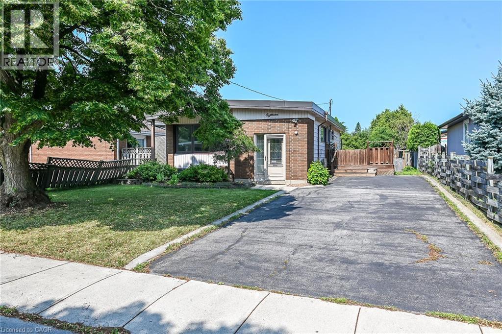 18 Coral Drive, Hamilton, ON - Outdoor