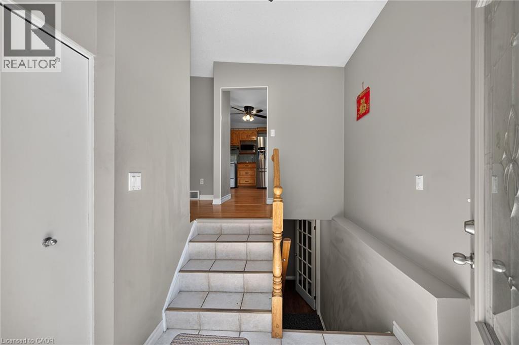 18 Coral Drive, Hamilton, ON - Indoor Photo Showing Other Room