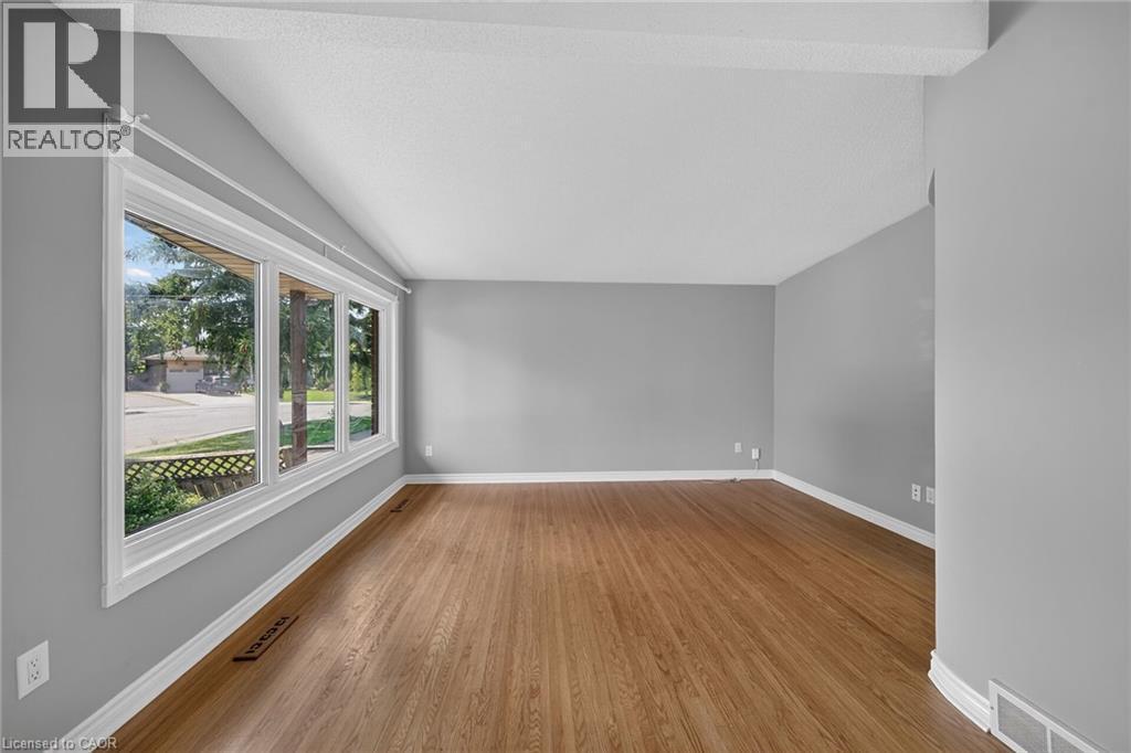18 Coral Drive, Hamilton, ON - Indoor Photo Showing Other Room