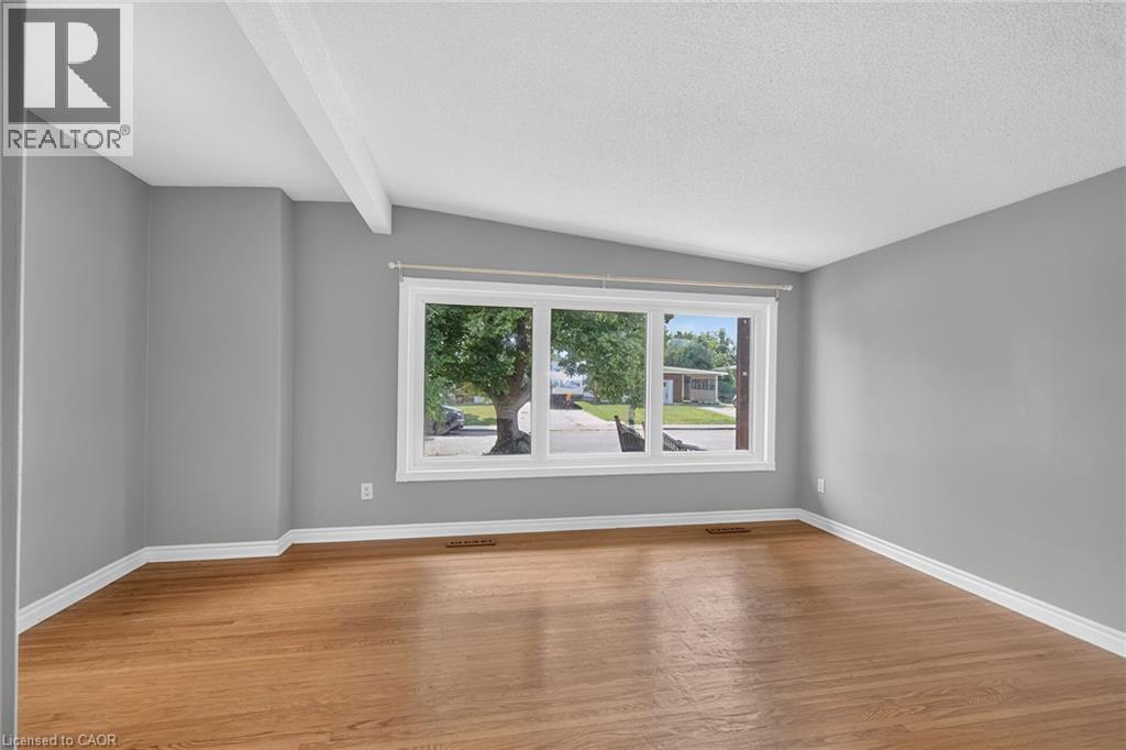 18 Coral Drive, Hamilton, ON - Indoor Photo Showing Other Room