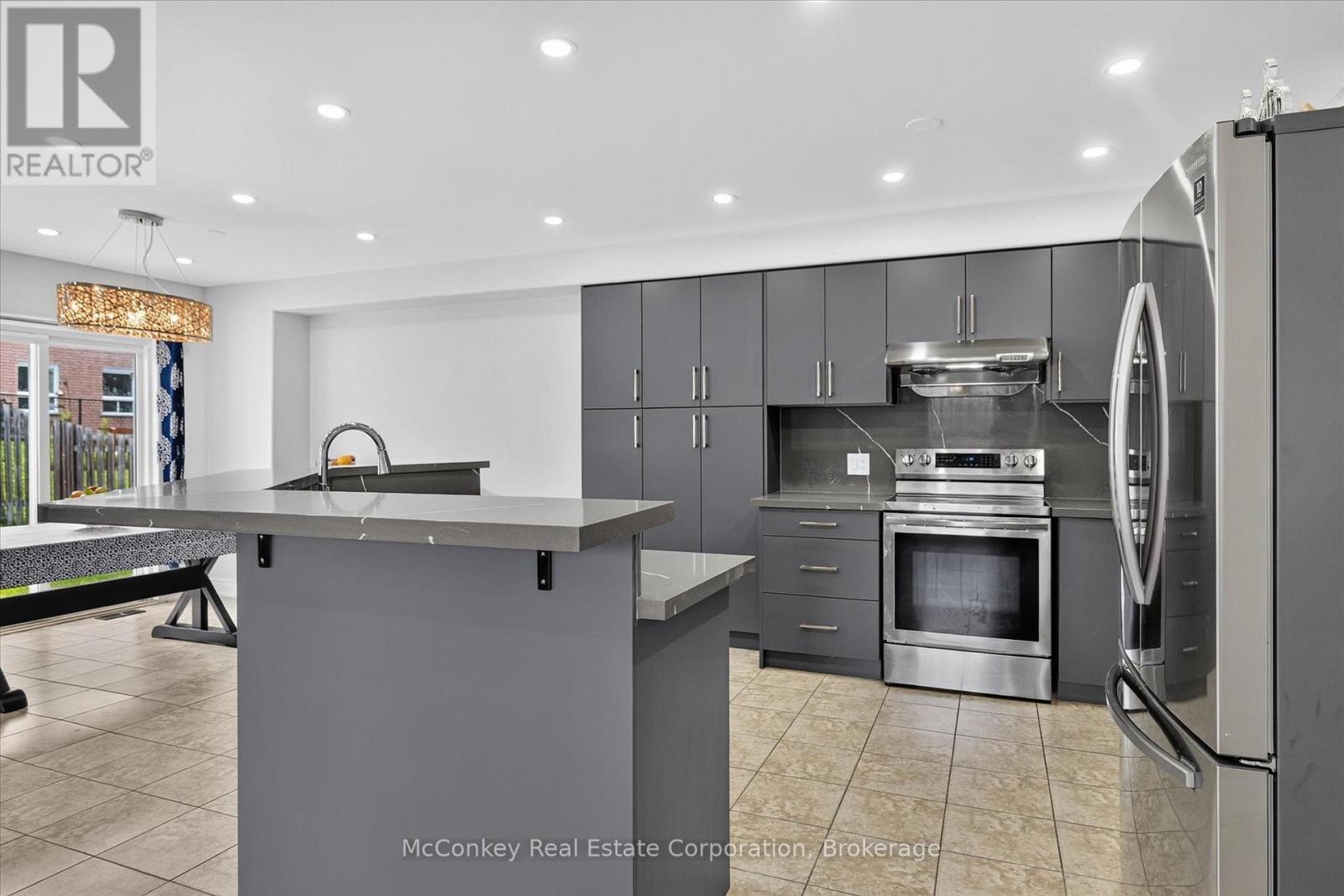 609 Ackerman Crescent, Peterborough (Monaghan Ward 2), ON - Indoor Photo Showing Kitchen With Upgraded Kitchen