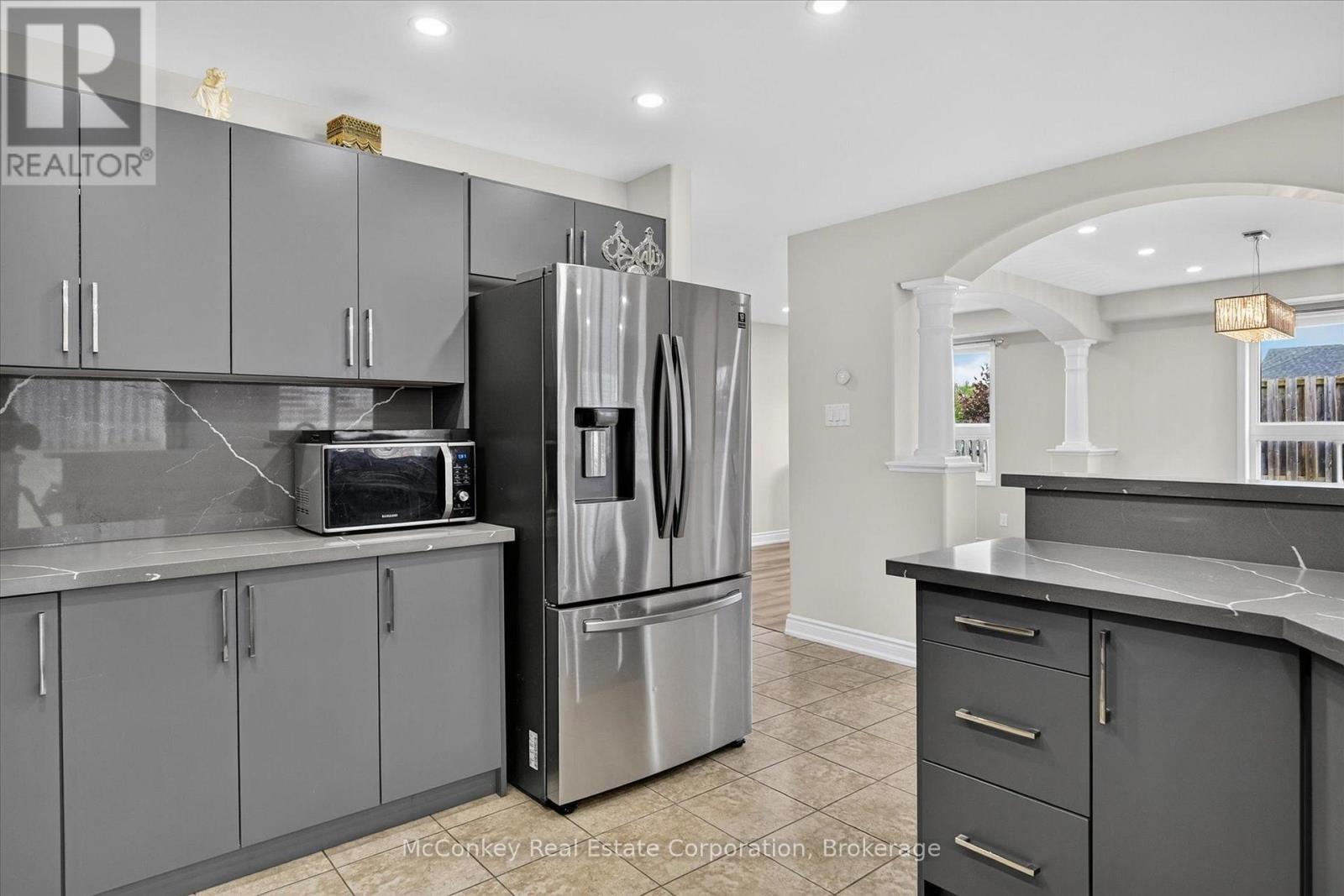 609 Ackerman Crescent, Peterborough (Monaghan Ward 2), ON - Indoor Photo Showing Kitchen