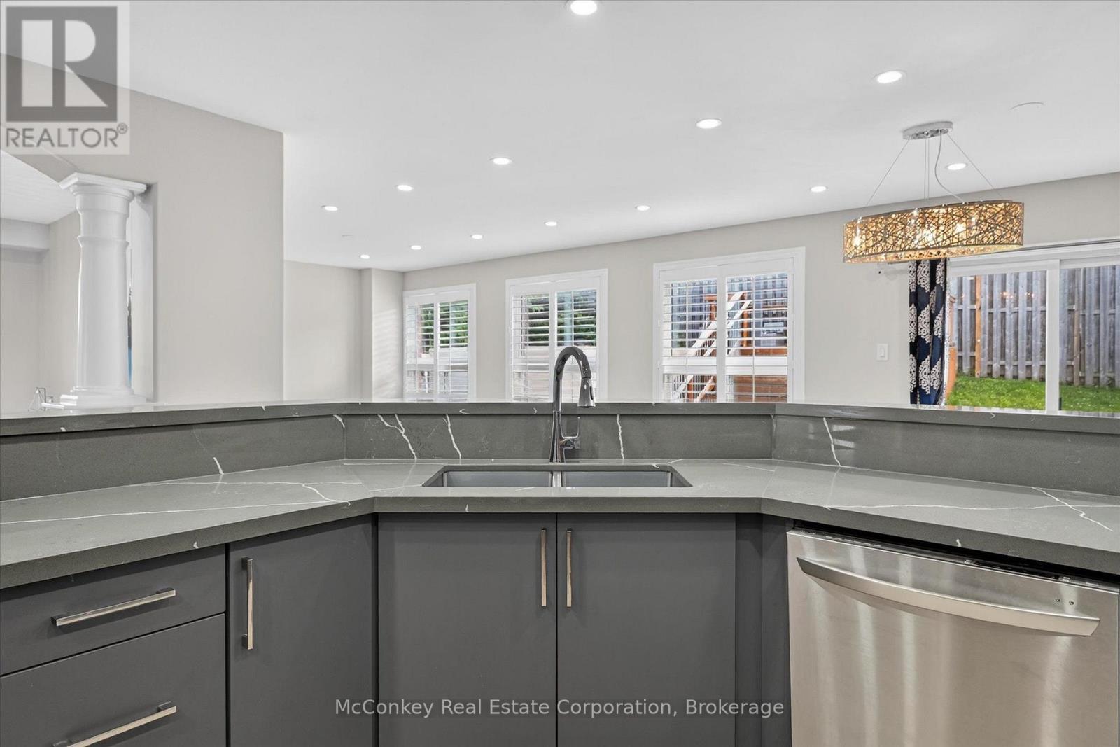 609 Ackerman Crescent, Peterborough (Monaghan Ward 2), ON - Indoor Photo Showing Kitchen With Double Sink