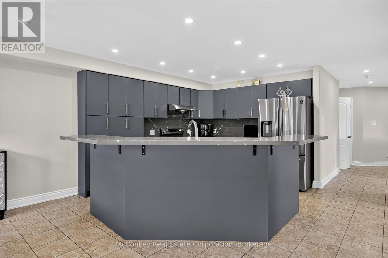 609 Ackerman Crescent, Peterborough (Monaghan Ward 2), ON - Indoor Photo Showing Kitchen With Upgraded Kitchen