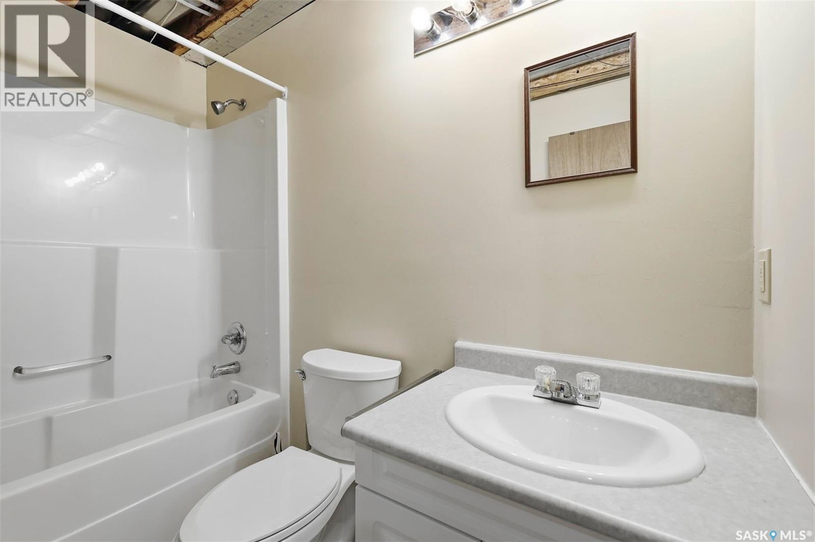 114 First Avenue W, Vanscoy, SK - Indoor Photo Showing Bathroom