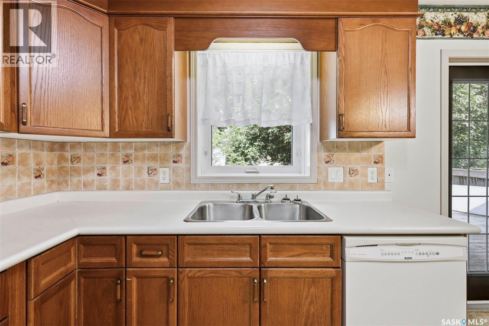 114 First Avenue W, Vanscoy, SK - Indoor Photo Showing Kitchen With Double Sink