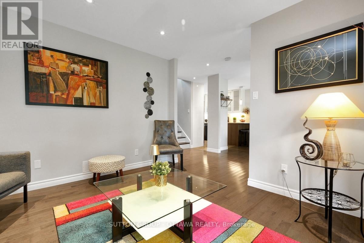 1234 Anoka Street, Ottawa, ON - Indoor Photo Showing Living Room