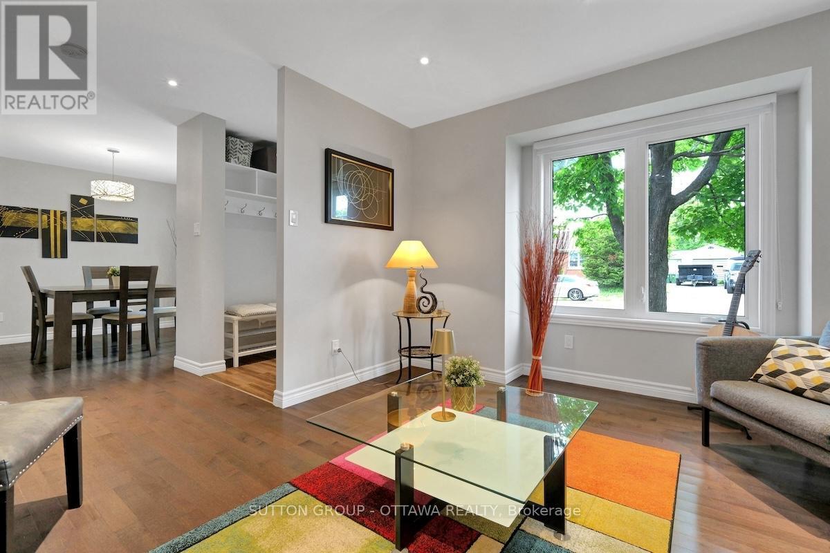 1234 Anoka Street, Ottawa, ON - Indoor Photo Showing Living Room