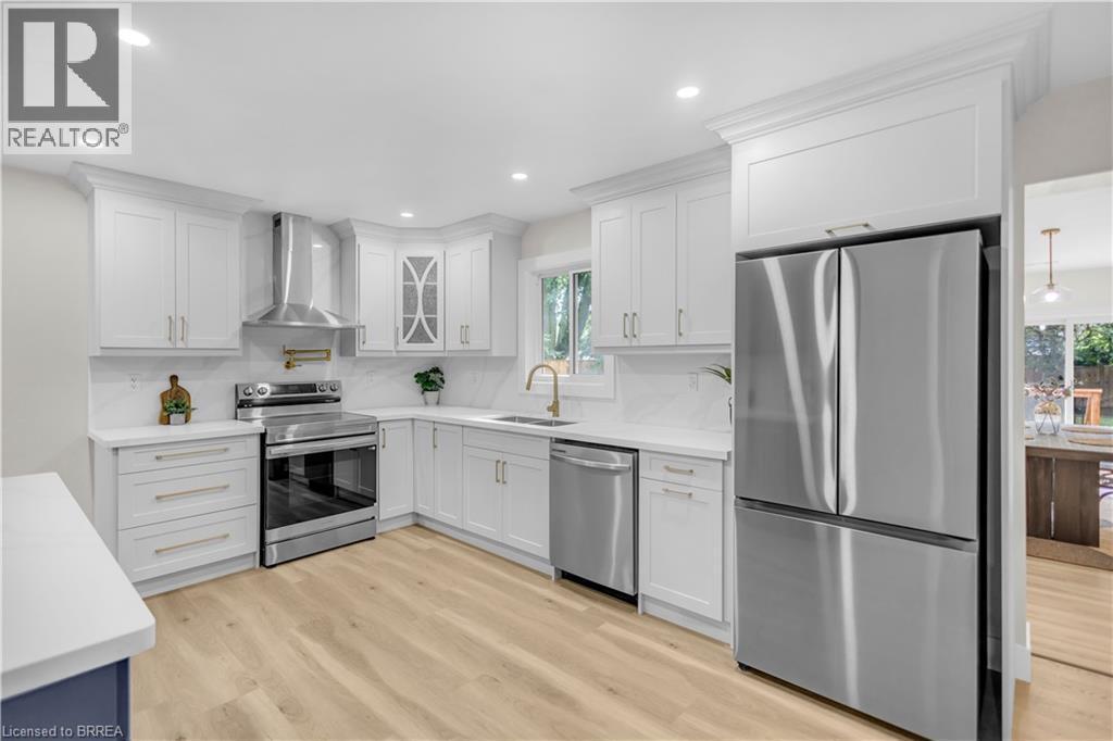 44 Tyrell Street, Simcoe, ON - Indoor Photo Showing Kitchen With Upgraded Kitchen