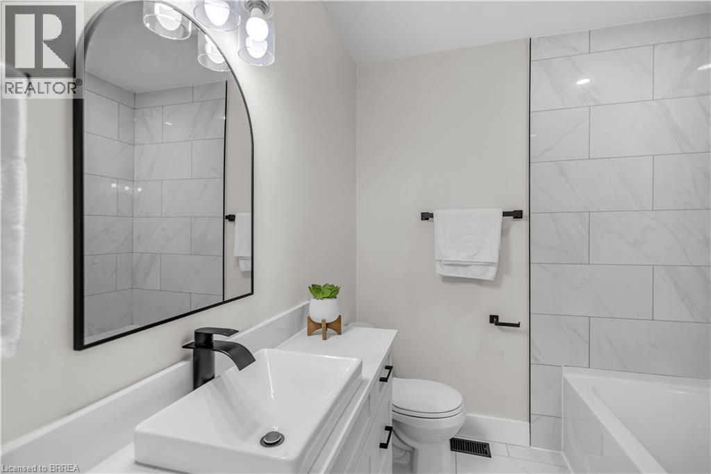 44 Tyrell Street, Simcoe, ON - Indoor Photo Showing Bathroom