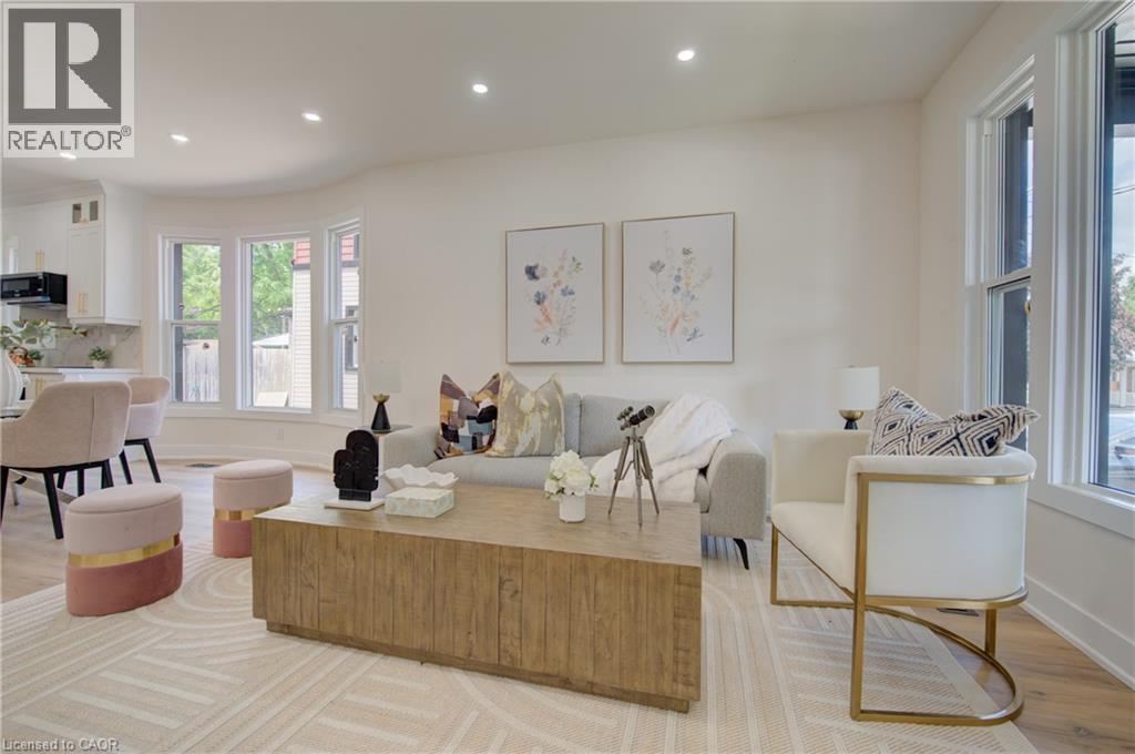 26 Richardson Street, Cambridge, ON - Indoor Photo Showing Dining Room