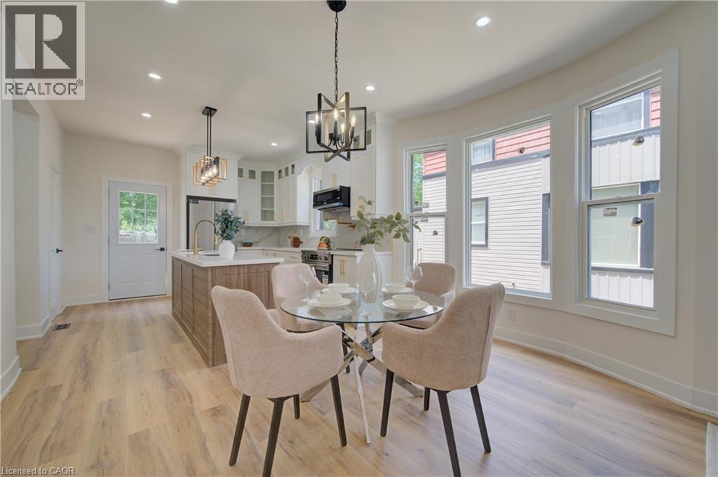 26 Richardson Street, Cambridge, ON - Indoor Photo Showing Dining Room
