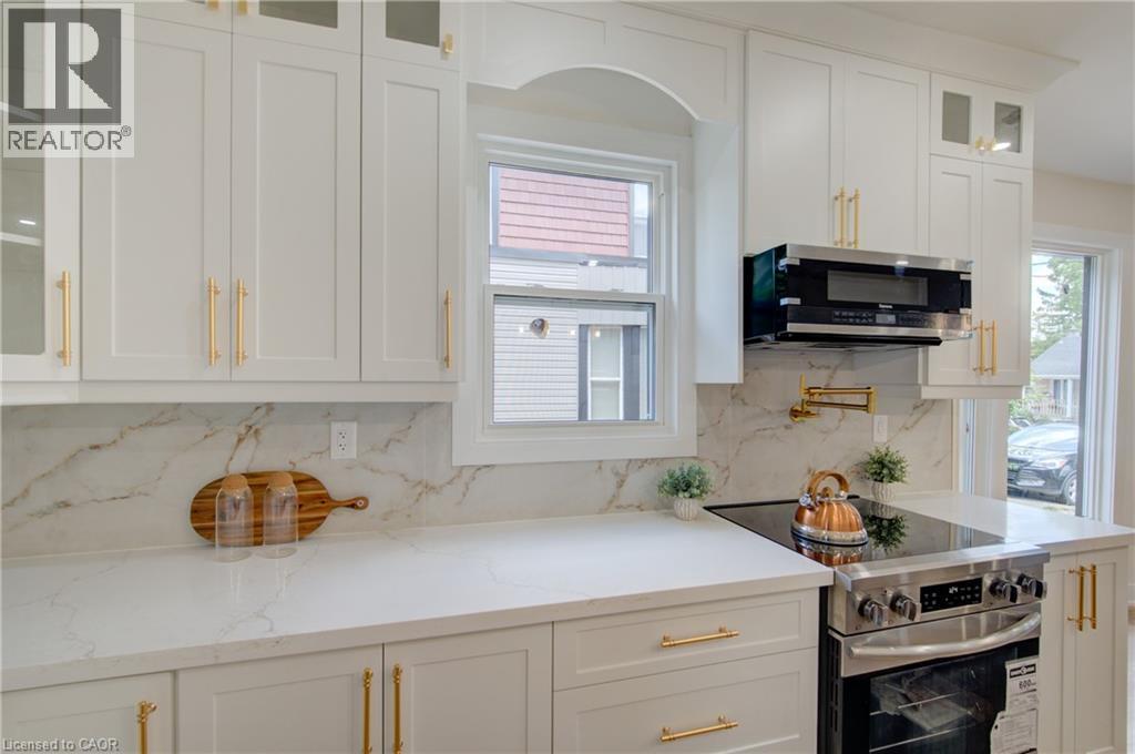 26 Richardson Street, Cambridge, ON - Indoor Photo Showing Kitchen