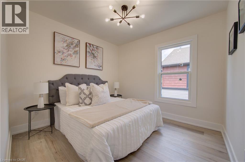26 Richardson Street, Cambridge, ON - Indoor Photo Showing Bedroom