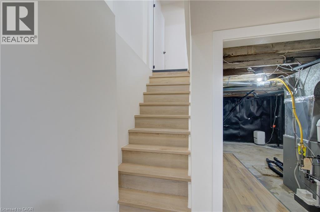 26 Richardson Street, Cambridge, ON - Indoor Photo Showing Other Room