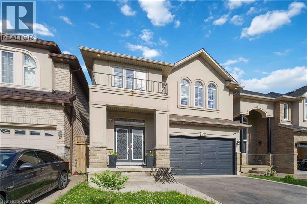 Front house - 212 Chartwell Circle, Hamilton, ON - Outdoor With Facade