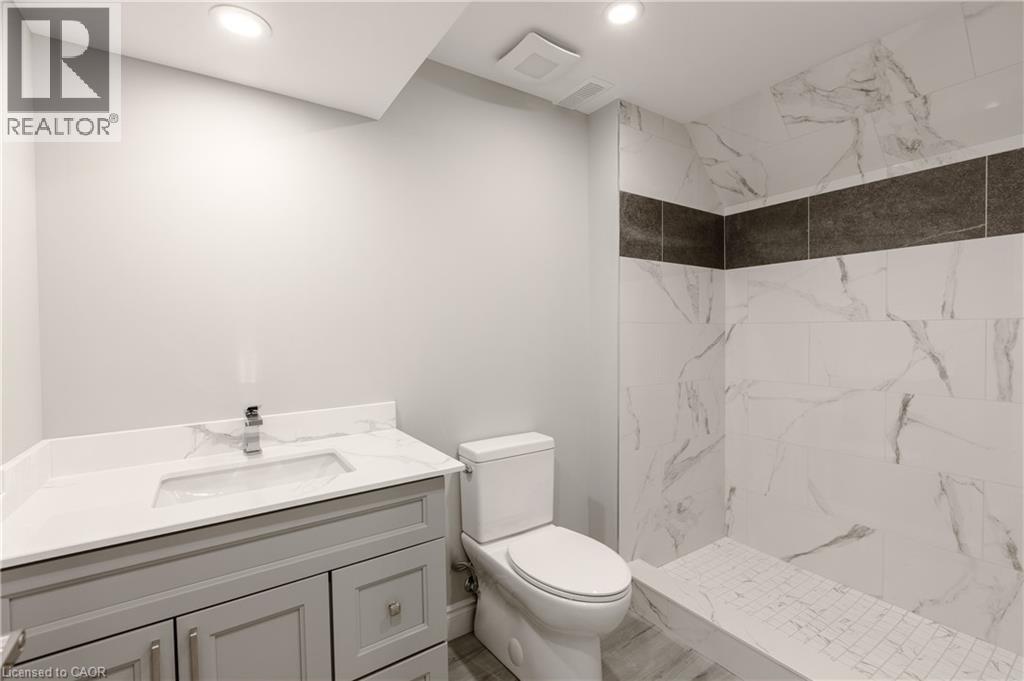 59 Iron Gate Street, Kitchener, ON - Indoor Photo Showing Bathroom