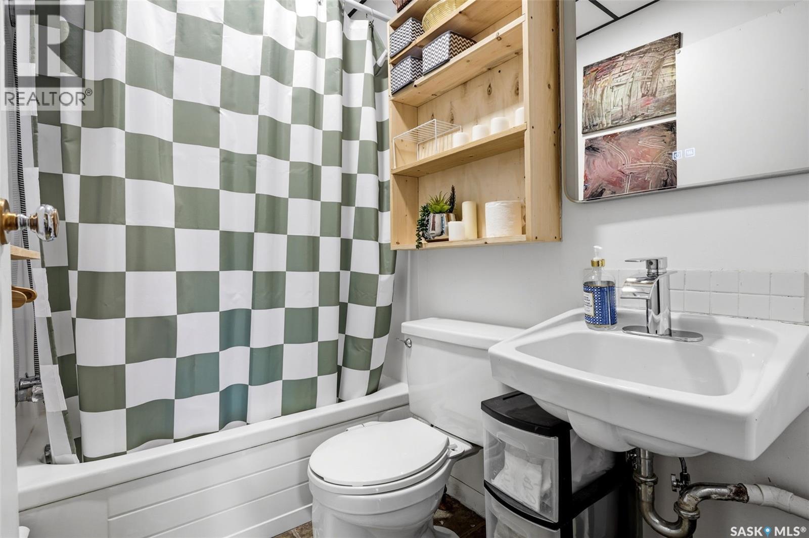 913 Boyle Street, Indian Head, SK - Indoor Photo Showing Bathroom