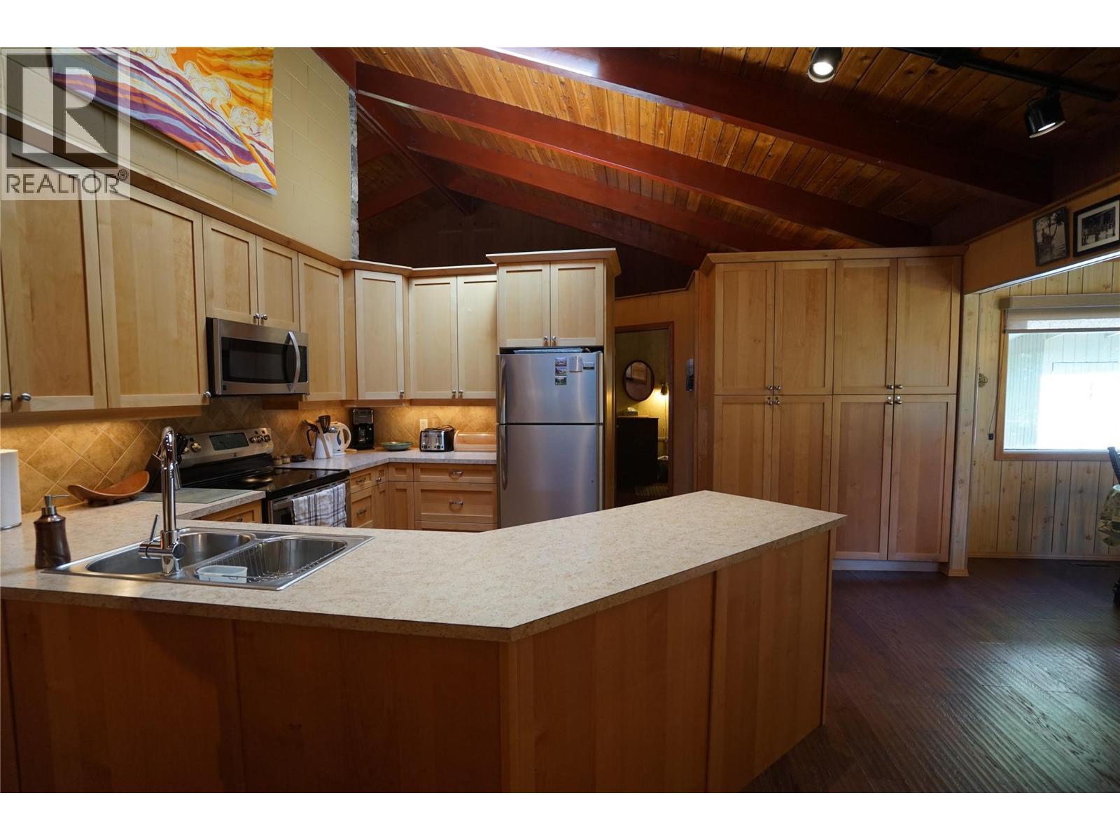 4806 Andreen Road, Windermere, BC - Indoor Photo Showing Kitchen With Double Sink