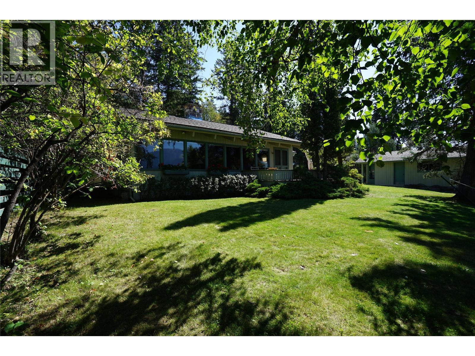 4806 Andreen Road, Windermere, BC - Outdoor With Deck Patio Veranda