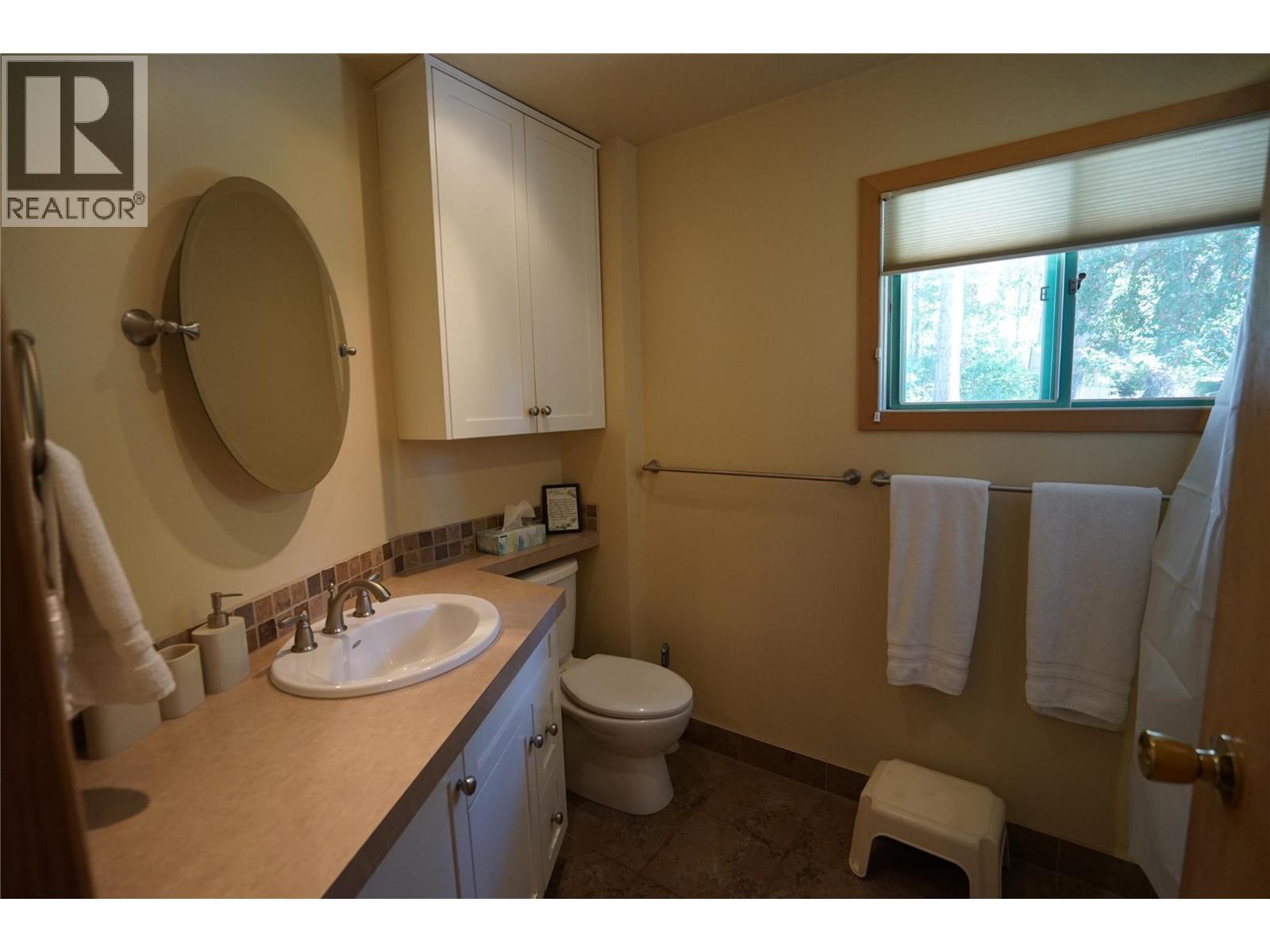 4806 Andreen Road, Windermere, BC - Indoor Photo Showing Bathroom