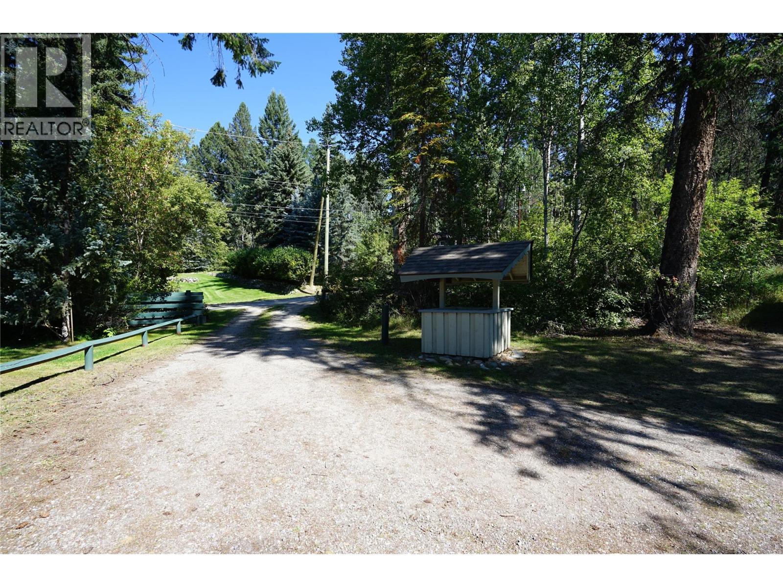 4806 Andreen Road, Windermere, BC - Outdoor