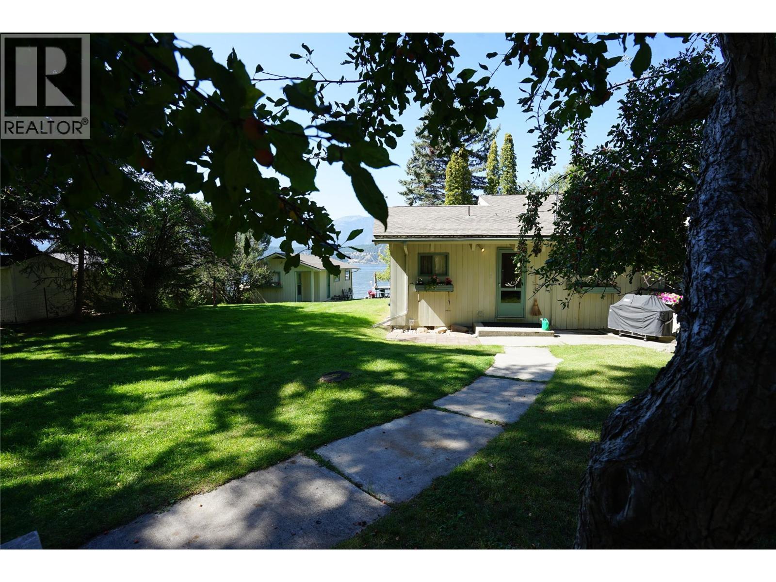 4806 Andreen Road, Windermere, BC - Outdoor