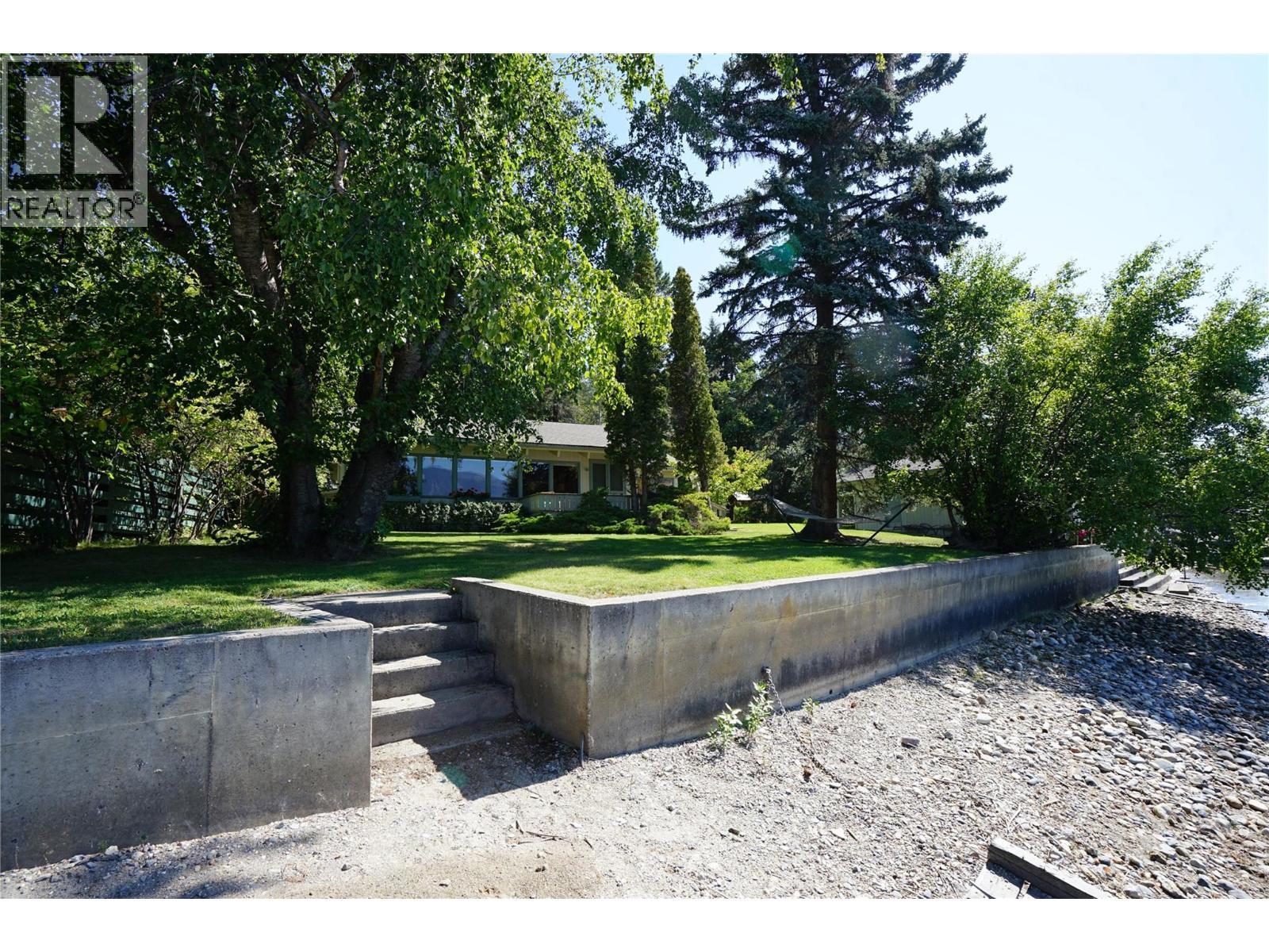 4806 Andreen Road, Windermere, BC - Outdoor
