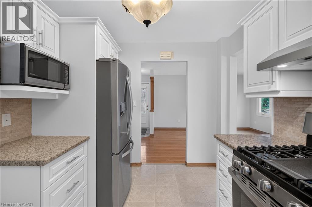 41 Darlington Drive, Hamilton, ON - Indoor Photo Showing Kitchen With Upgraded Kitchen