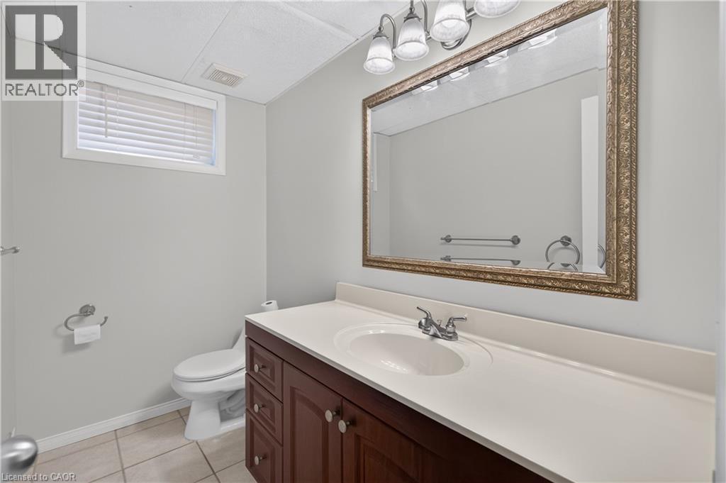 41 Darlington Drive, Hamilton, ON - Indoor Photo Showing Bathroom