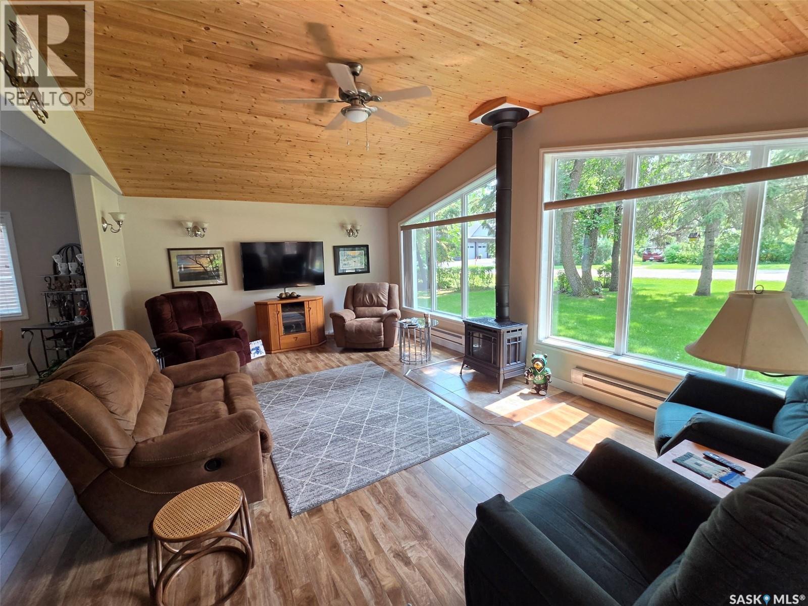 7 Confederation Drive, Moose Mountain Provincial Park, SK - Indoor Photo Showing Living Room