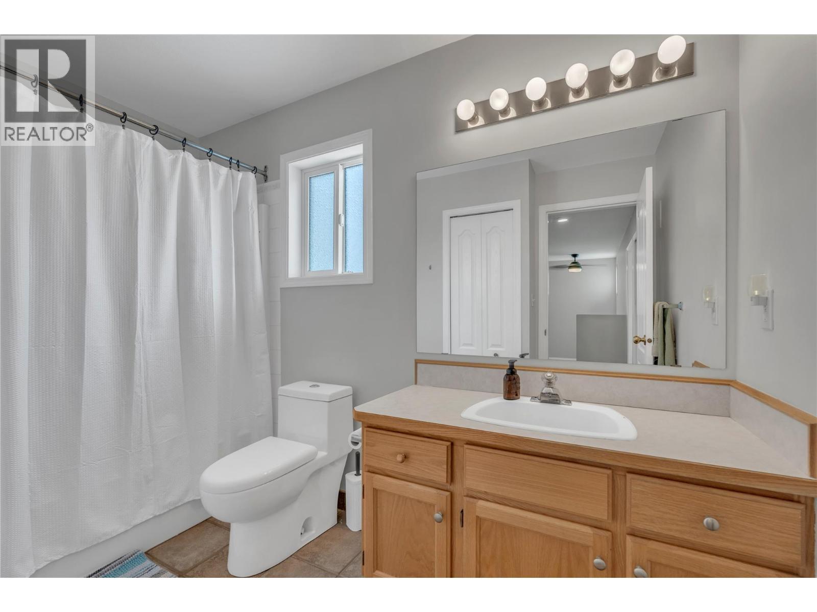 755 Wiseman Place, Naramata, BC - Indoor Photo Showing Bathroom