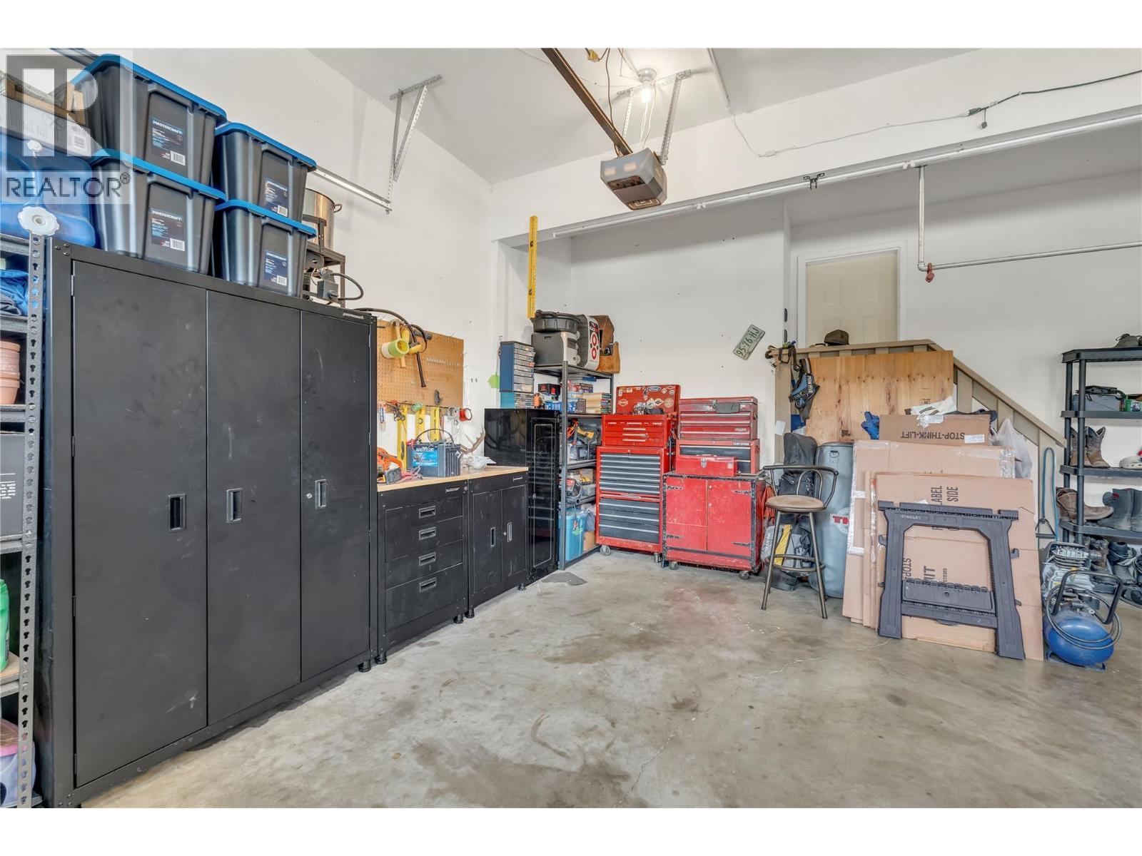 755 Wiseman Place, Naramata, BC - Indoor Photo Showing Garage