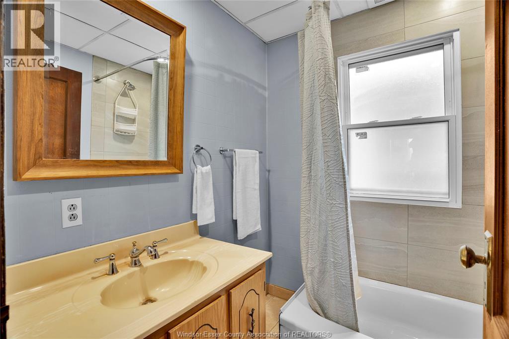 336 Josephine Unit# 2, Windsor, ON - Indoor Photo Showing Bathroom