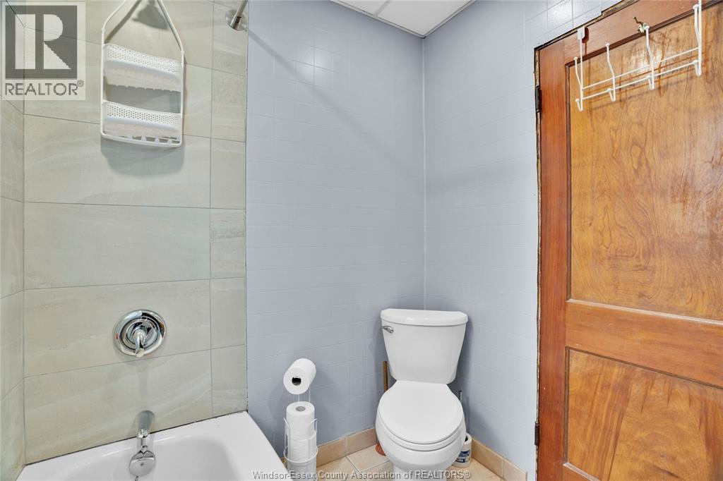 336 Josephine Unit# 2, Windsor, ON - Indoor Photo Showing Bathroom