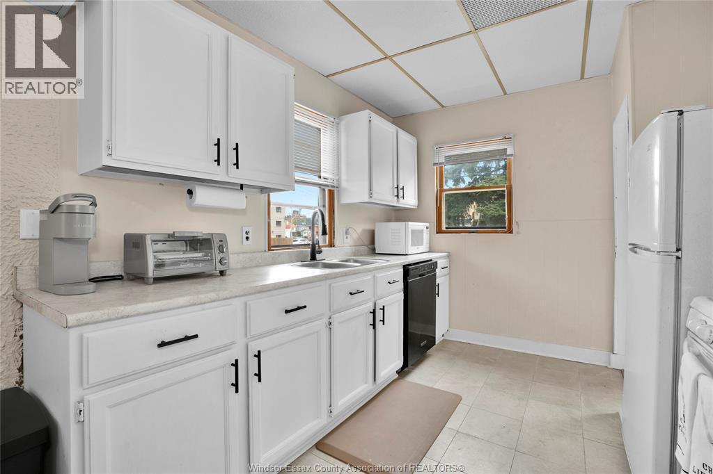 336 Josephine Unit# 2, Windsor, ON - Indoor Photo Showing Kitchen With Double Sink