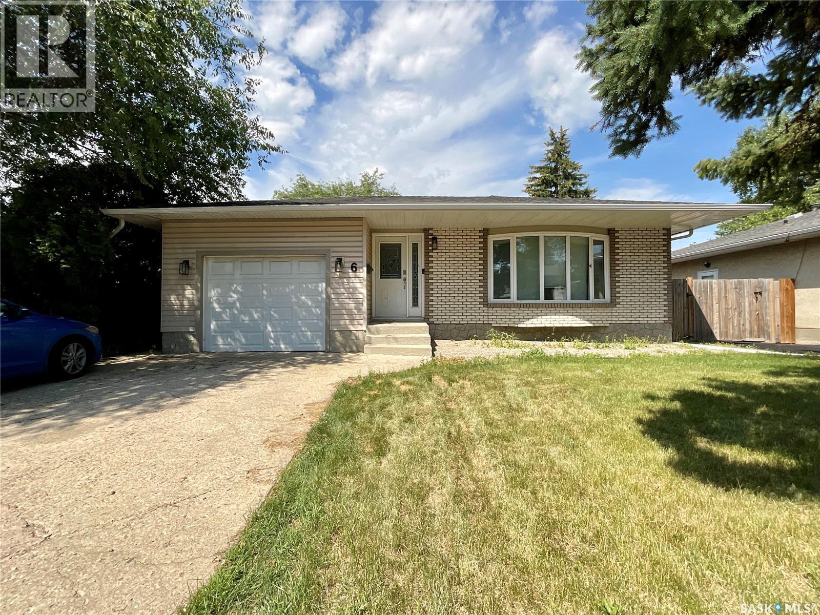 6 Higgins Bay, Regina, SK - Outdoor