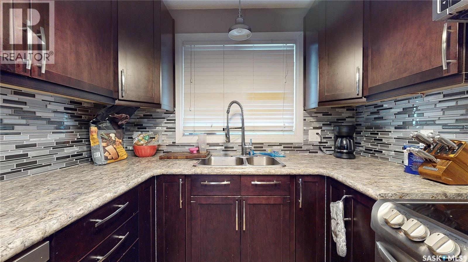 6 Higgins Bay, Regina, SK - Indoor Photo Showing Kitchen With Double Sink